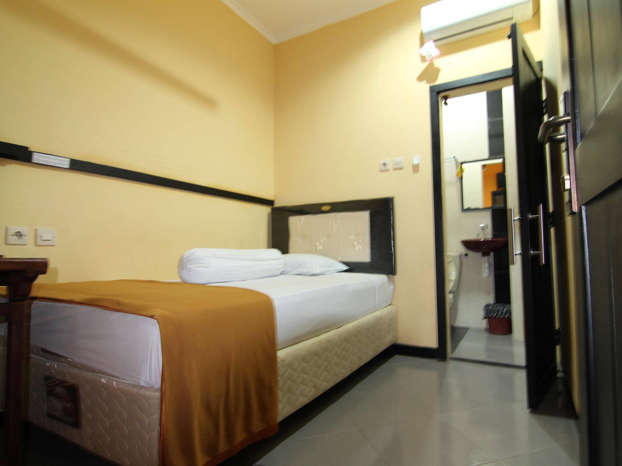 Ct1 Bali Bed & Breakfast Kuta Lombok Eksteriør billede
